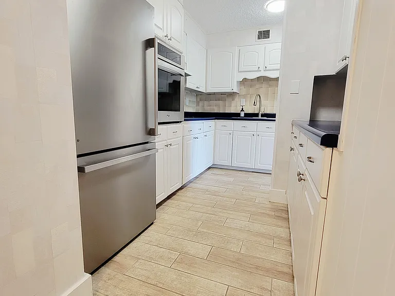 1100 Erie Ave #702 — Photo 6