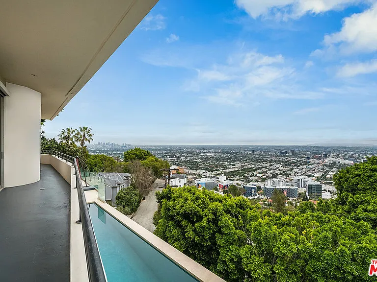 8690 Franklin Ave — Photo 30