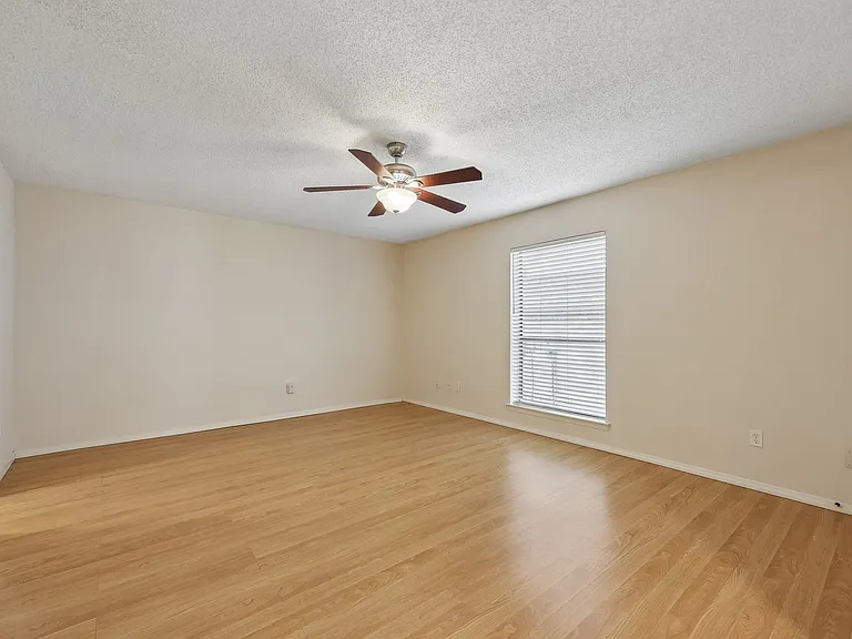2604 Winding Creek Dr — Photo 15