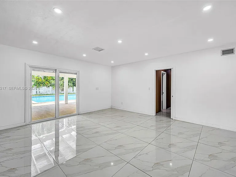 12525 SW 68th Ct — Photo 4