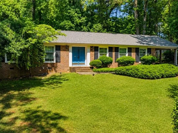 13 Mayflower Ln, Lexington, NC 27295