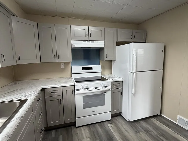 1154 Eisenhower Dr — Photo 21