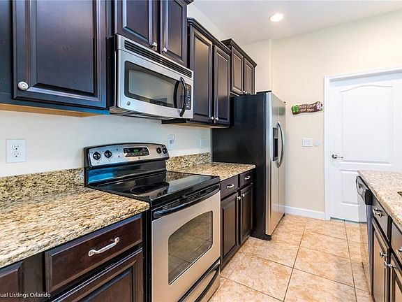 2nd image of 10982 Savannah Landing Cir
