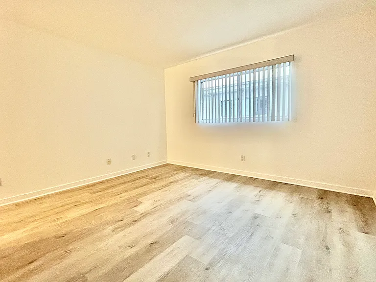 Laufer properties — Photo 13