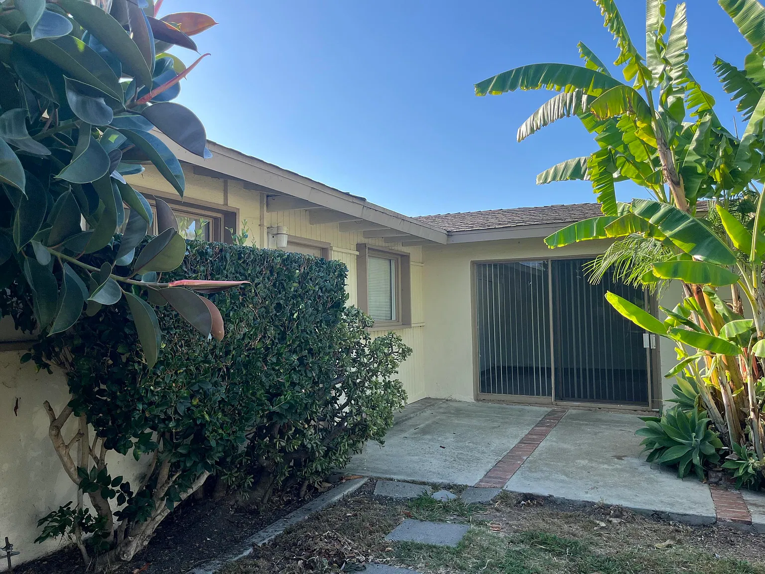 4 bed, 2.0 bath, 1657 sqft, $5,995 — Photo 4