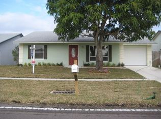 6061 Oak Royal Dr, Lake Worth, FL 33463