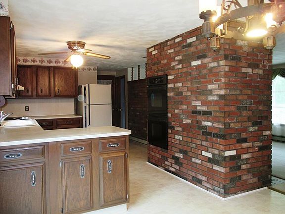 5th image of 99 Hill St