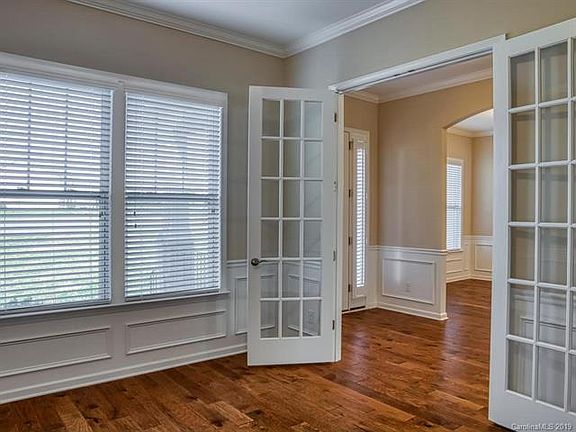 2nd image of 125 Wheaton Ln