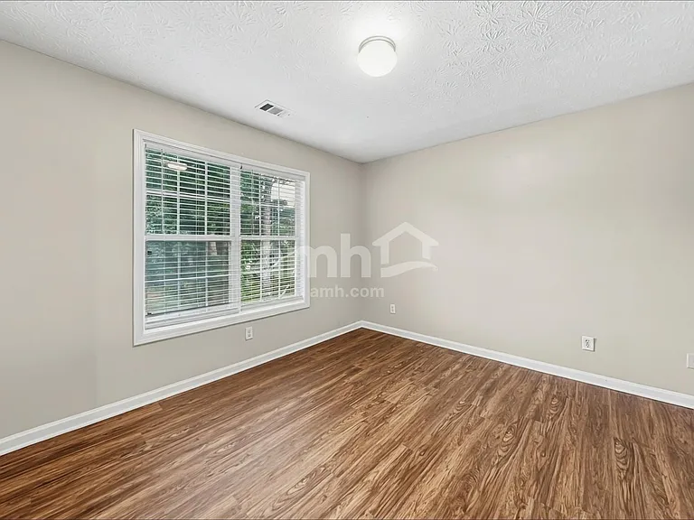 1500 Chalet Cir — Photo 15
