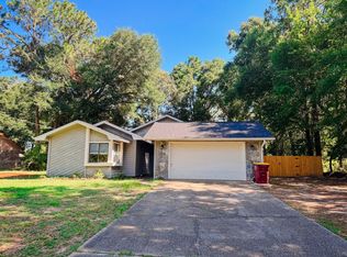 102 Springwood Cir, Crestview, FL 32536