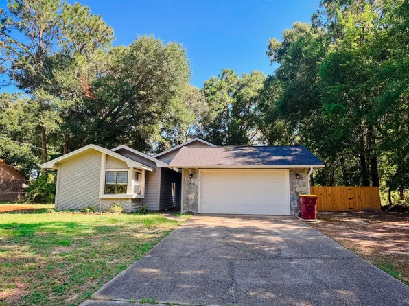 102 Springwood Cir, Crestview, FL 32536