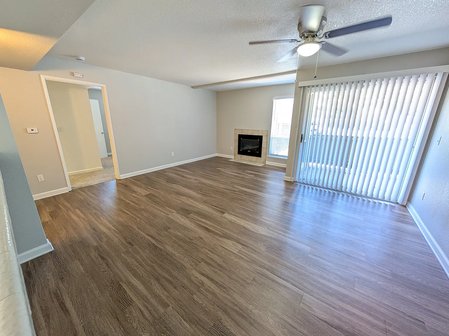 2 bed, 938 sqft, $2,195 — Photo 2