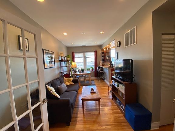 3rd image of 4814 N Avers Ave APT 3E