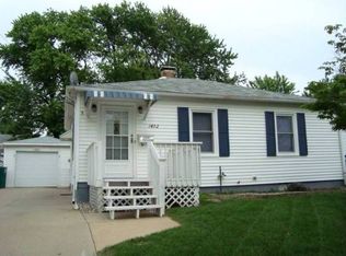1402 Summer St, Pekin, IL 61554