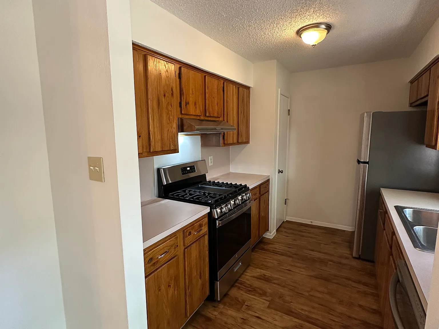 2 bed, 1035 sqft, $1,750 — Photo 4