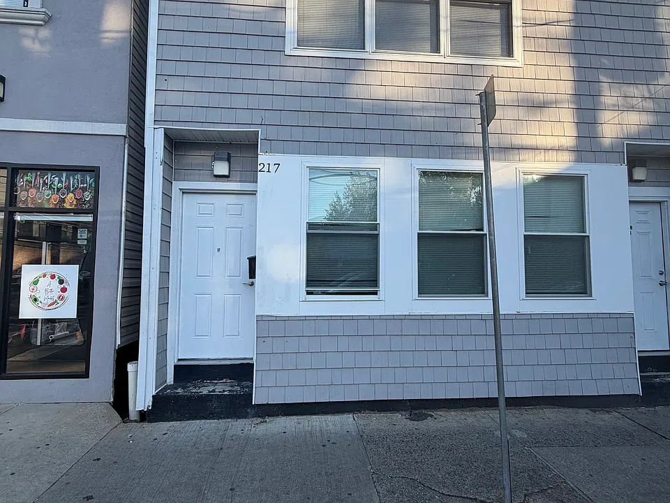 217 Graham Ave