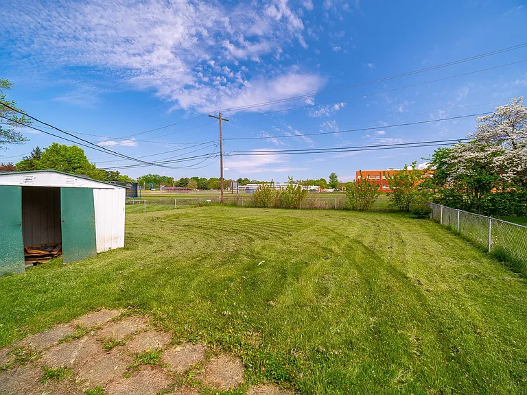 5272 Quincy Dr — Photo 3
