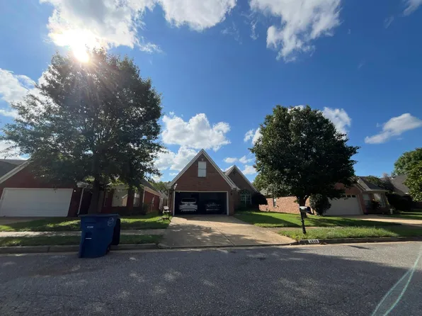 8483 E Pointe Cv, Olive Branch, MS 38654