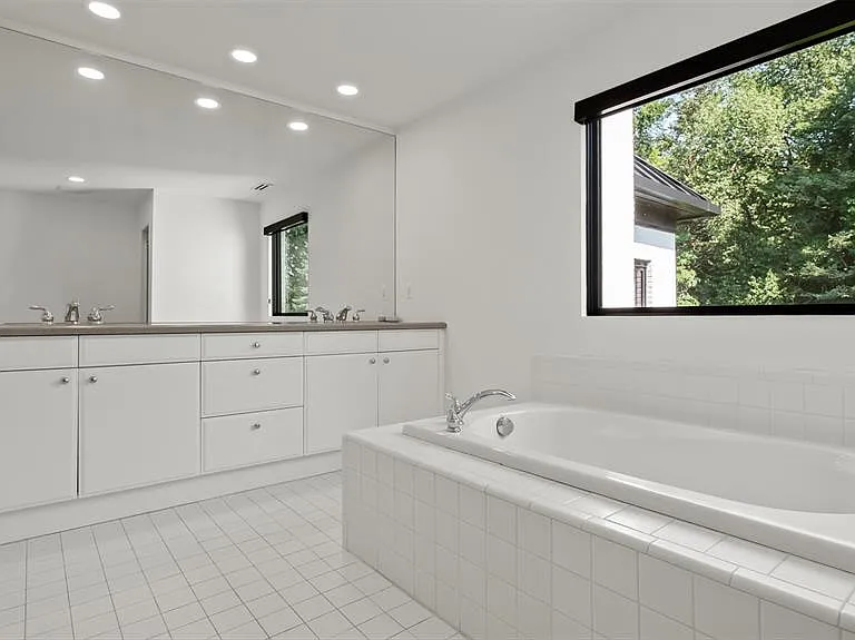 14 Beresford Ct — Photo 35