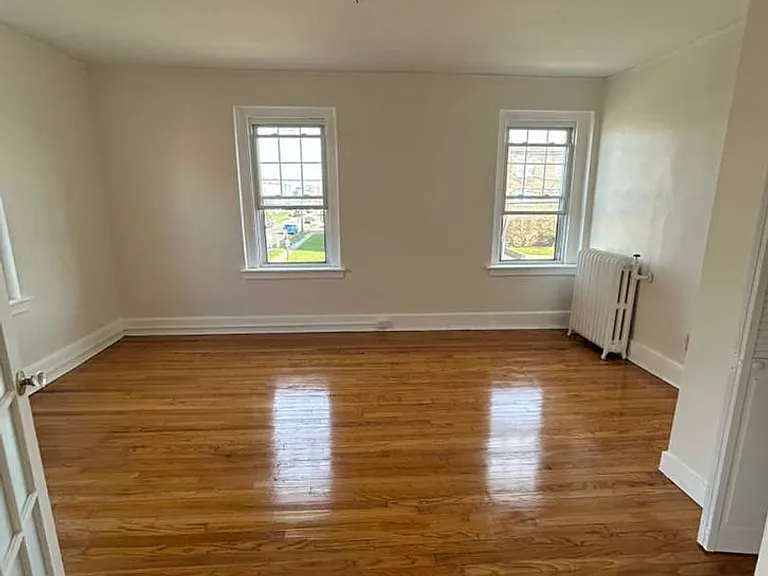 182 Elm St — Photo 16