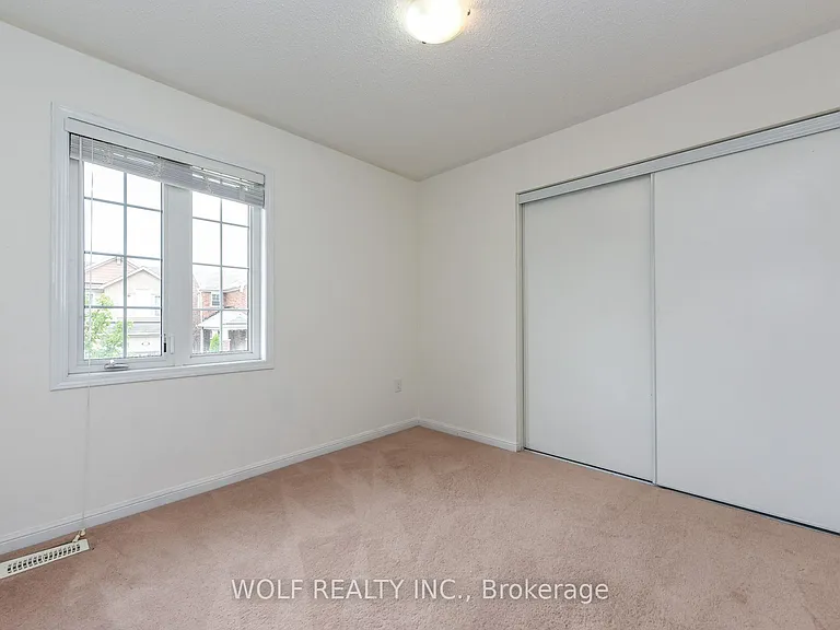 449 Tyrone Cres — Photo 21