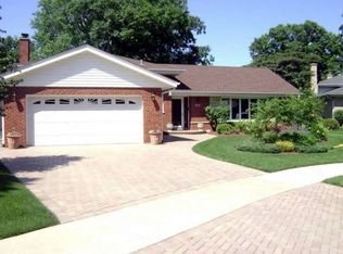 521 Parkwood Ave, Park Ridge, IL 60068