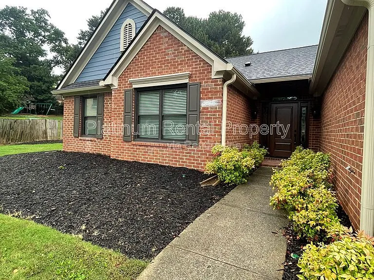 1745 Berry Ct — Photo 10