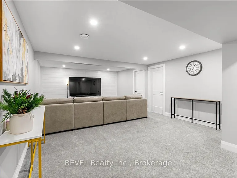 371 Argyle Ave — Photo 23