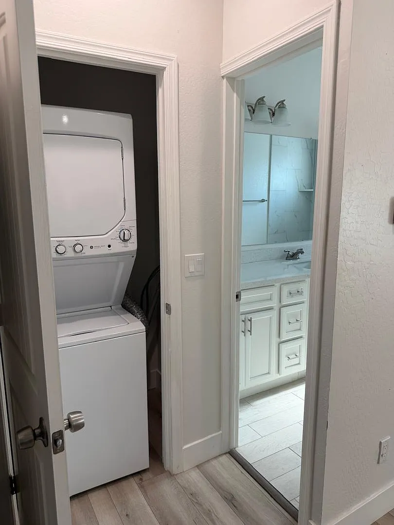 1 bed, 700 sqft, $1,300 — Photo 3