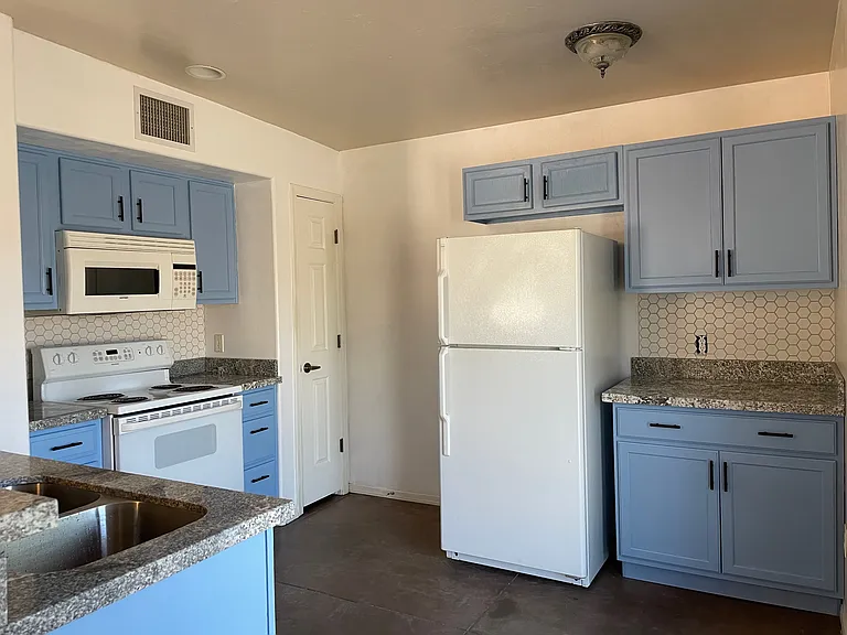 1231 E Allen Rd #2 — Photo 2