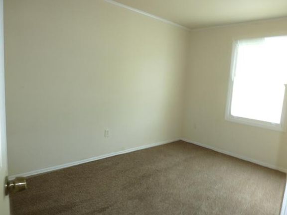 4th image of 147 Brush Hill Ct #15