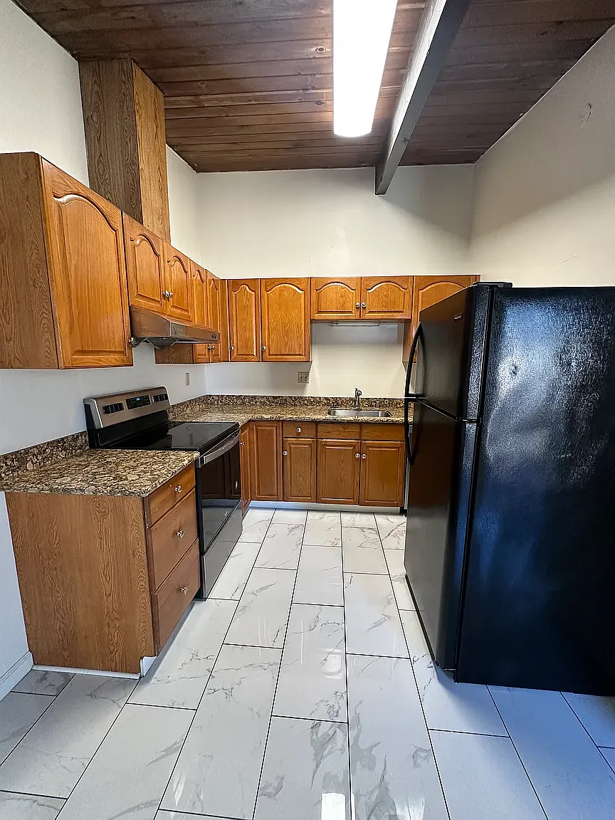 2 bed, 800 sqft, $2,200 — Photo 3