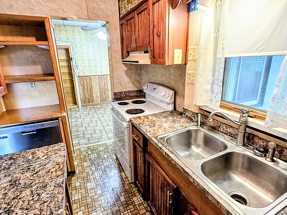 4th image of 7 E Anthony St