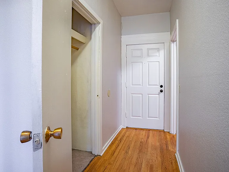 The Duke Apartments — Photo 14