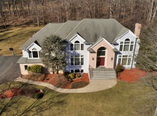 3 Briarwood Ln, Orangeburg, NY 10962
