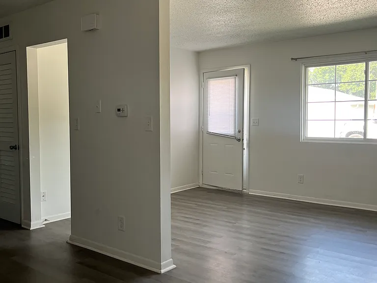 218 NW Chapel Dr #1 — Photo 7