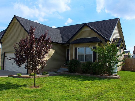 2nd image of 576 Tracy Ln