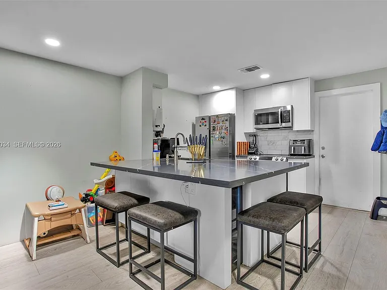 850 Sorrento Dr — Photo 6