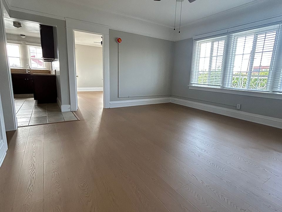 1st image of 4652 Oakwood Ave