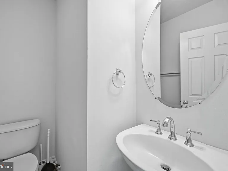 110 Chesterbrook Ct — Photo 11