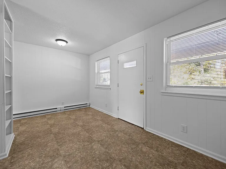 2415 Vesson Ave — Photo 6