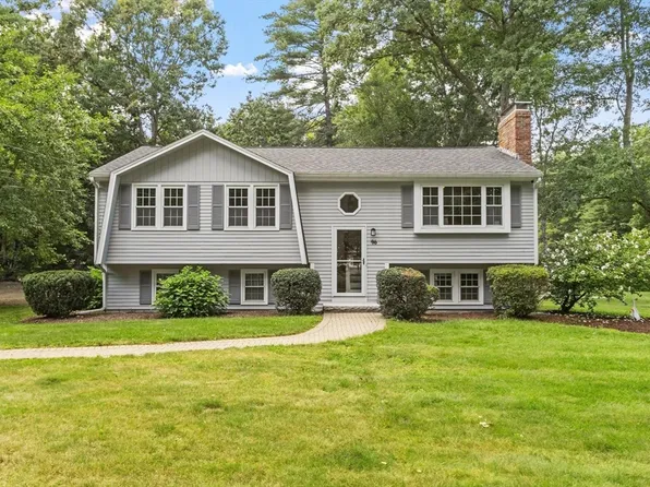 96 East St, Pepperell, MA 01463