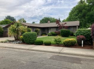 1213 SW Cottonwood St, Grants Pass, OR 97526