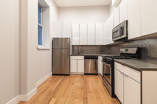 1st image of 200 W 93rd St APT 1I