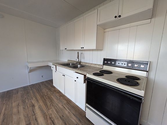 4th image of 110 Carter Ave
