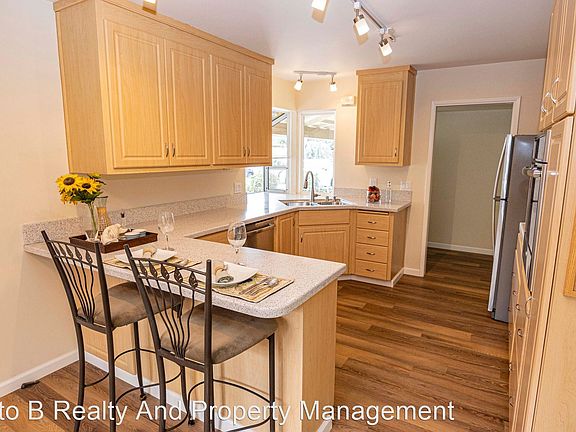 2nd image of 2879 Toyon Dr