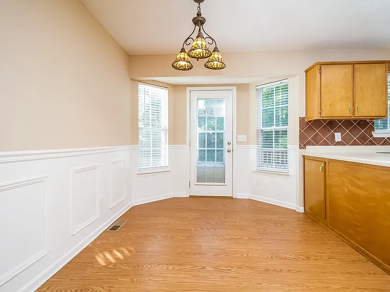 704 Parrish Point — Photo 4