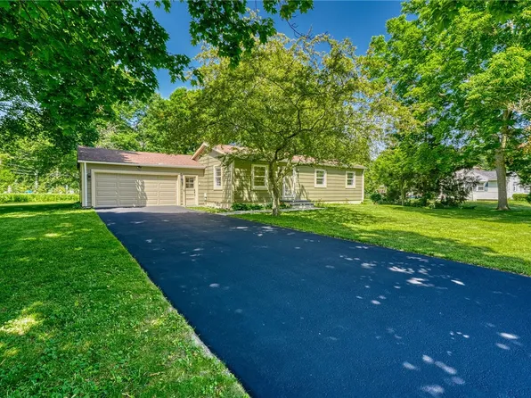 493 Holt Rd, Webster, NY 14580