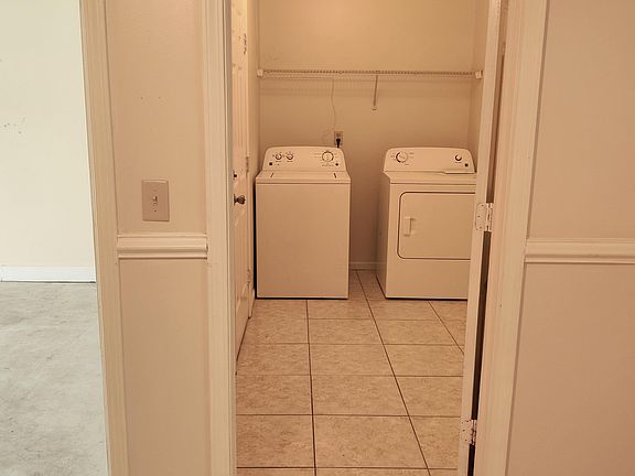 Laundry room w/washer & dryer set