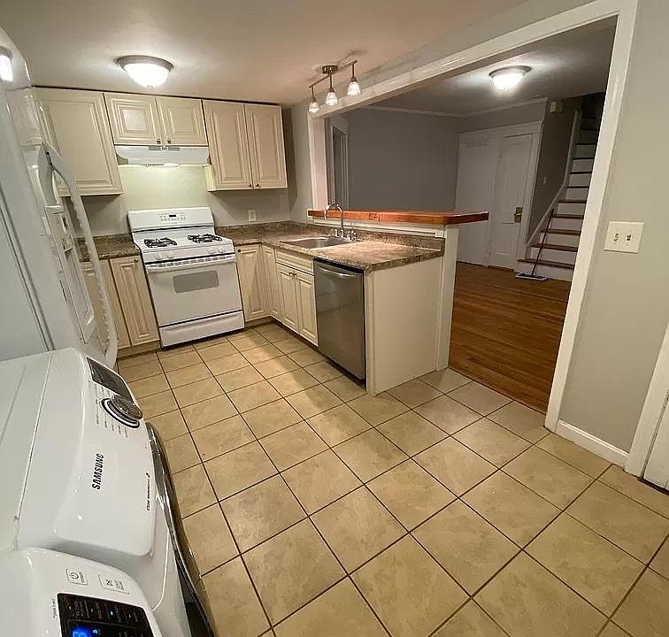 1st image of 118 Thicket St